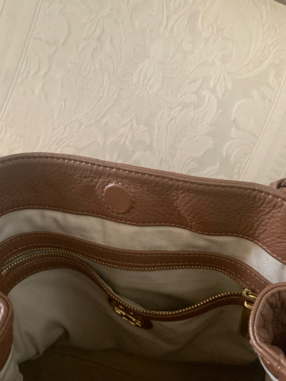 Tory Burch Brown Leather Shoulder Bag with Gold Logo - Picture 8 of 10
